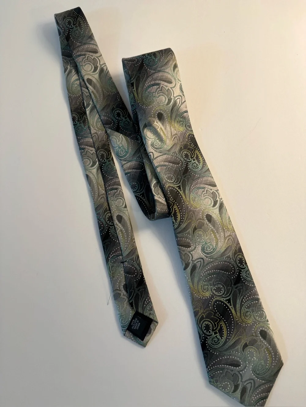 Van Heusen Green Black Gray White 100% Silk Neck Tie